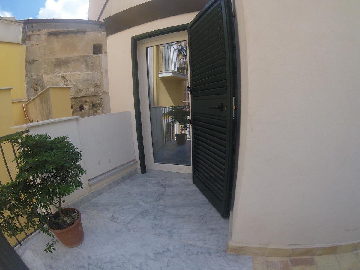 Kuro, Palermo